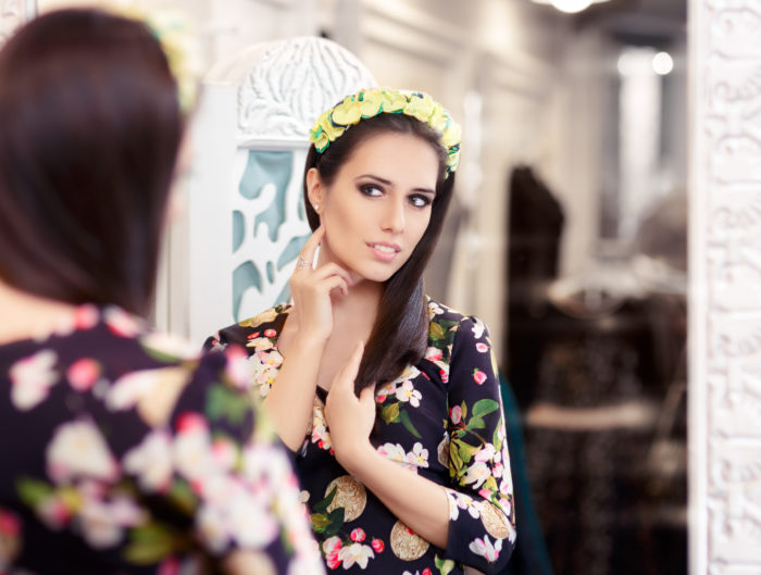 W roli głównej: sukienka folk na 2 sposoby. Który wybierasz?