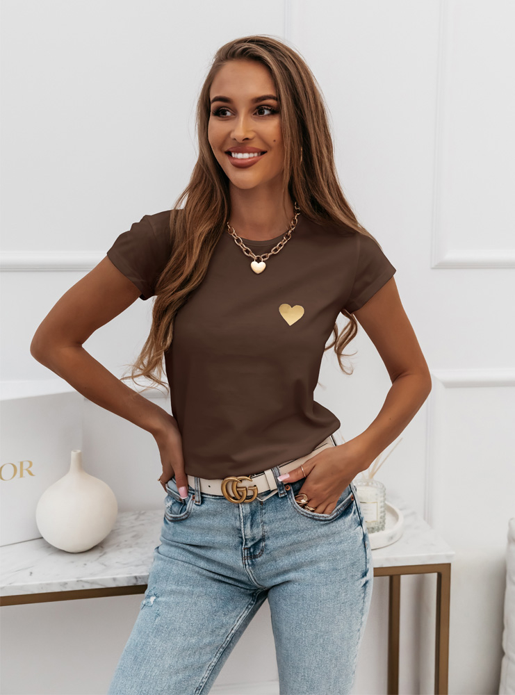 Czekoladowa koszulka na krótki rękaw z ozdobnym nadrukiem Kornekia - Kolor : Czekoladowy- Rozmiar : S/M